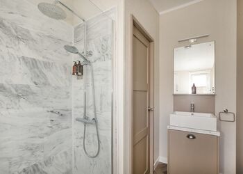 The WhiteswanHot Tub (Pet) - Yorkshire Spa Retreat, York