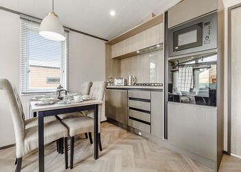 The BlacksmithsHot Tub (Pet) - Yorkshire Spa Retreat, York