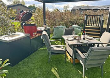 The Brambles Hot Tub (Pet) - Yorkshire Spa Retreat, York