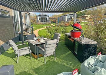 The Brambles Hot Tub (Pet) - Yorkshire Spa Retreat, York