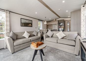 The Brambles Hot Tub (Pet) - Yorkshire Spa Retreat, York