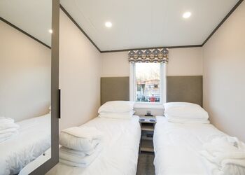 The Brambles Hot Tub (Pet) - Yorkshire Spa Retreat, York