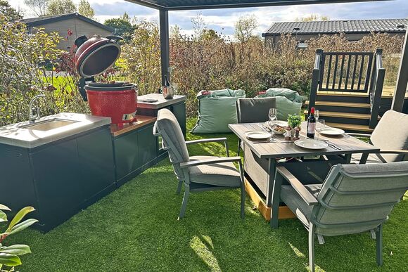 The Brambles Hot Tub (Pet) - Yorkshire Spa Retreat, York