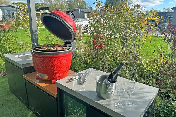 The Brambles Hot Tub (Pet) - Yorkshire Spa Retreat, York