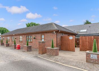 York Cottages - Vale of York Country Park, Strensall, near York