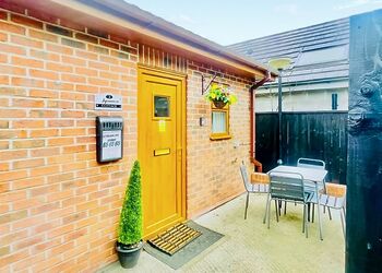 York Cottages - Vale of York Country Park, Strensall, near York