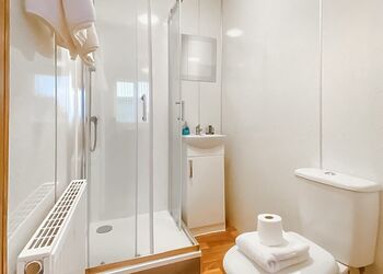 Vale of York Cabins - Vale of York Country Park, Strensall, near York