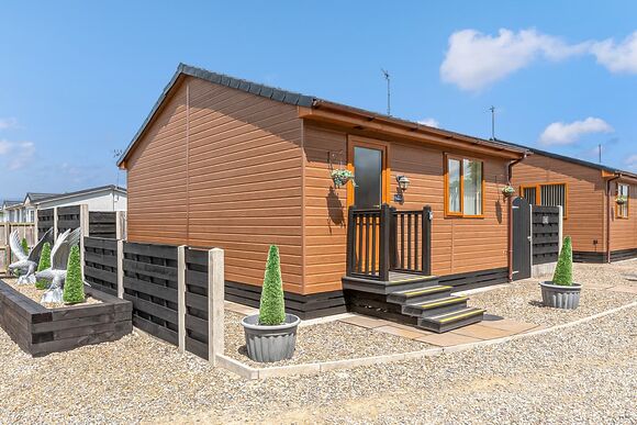 Vale of York Cabins - Vale of York Country Park, Strensall, near York