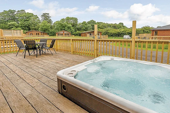 Luxury Lodge Hot Tub 4 