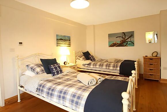 Cae'r Dyni (caer Dyni)