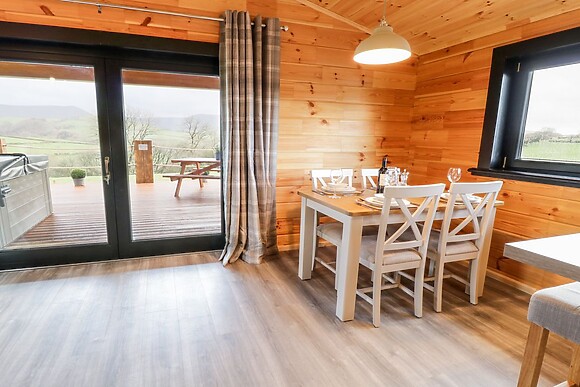 Bryn Eiddon Log Cabin