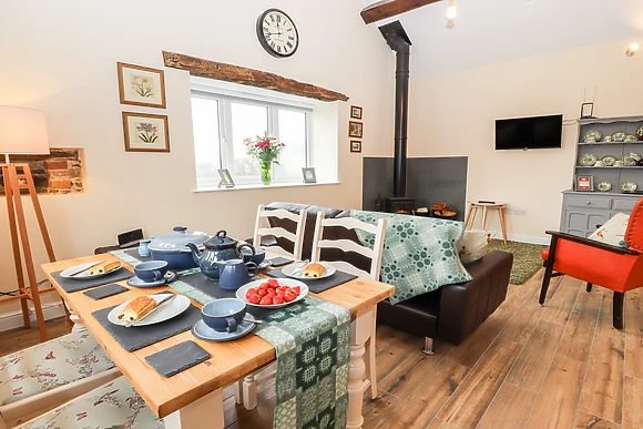 Cut Moch, Plas Moelfre Hall Barns