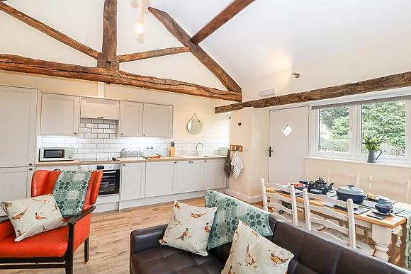 Cut Moch, Plas Moelfre Hall Barns