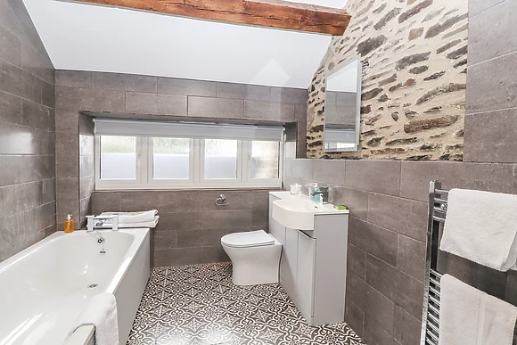 Cut Moch, Plas Moelfre Hall Barns