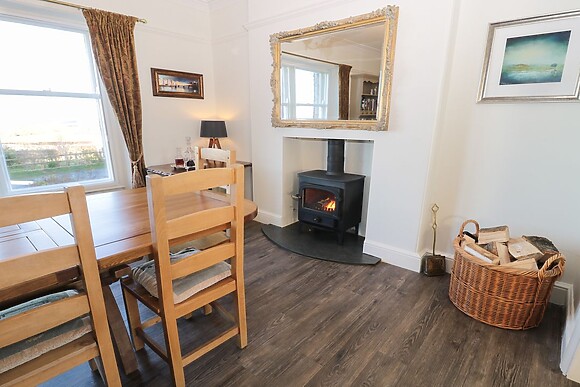 Whinstones at 4 The Villas