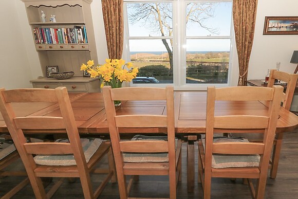 Whinstones at 4 The Villas