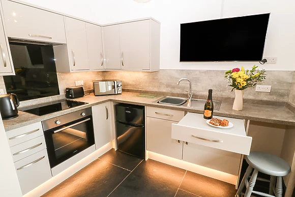 Celyn at Tyddyn Sianel