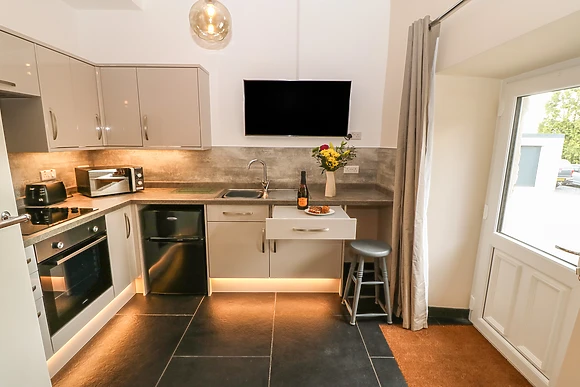 Celyn at Tyddyn Sianel