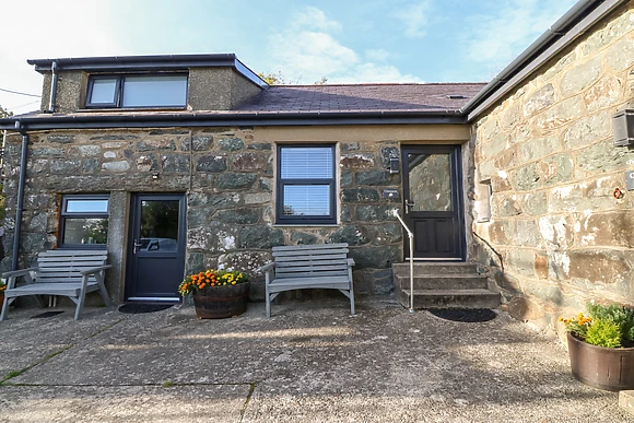 Onnen at Tyddyn Sianel