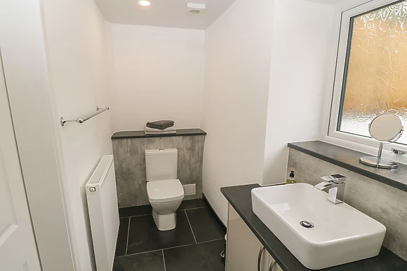 Derw at Tyddyn Sianel