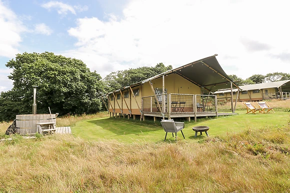 Bumble @ Stars & Embers Glamping