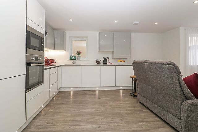 Flat 2, 38 Preston Road
