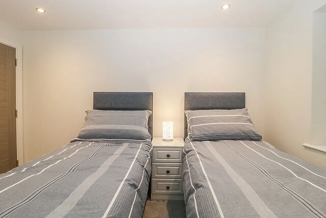 Flat 2, 38 Preston Road