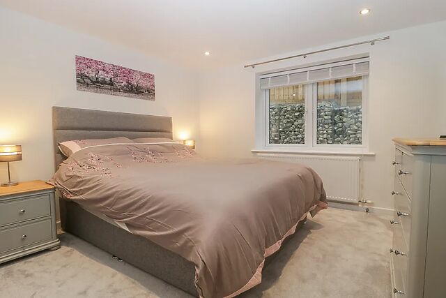 Flat 2, 38 Preston Road