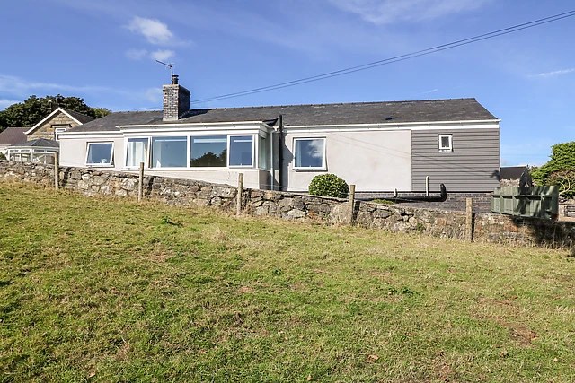 Berth in Afonwen has a games room as well as a hot tub, about 6 miles from Pwllheli