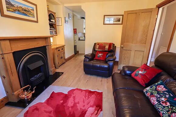 Tizzie Whizie Cottage