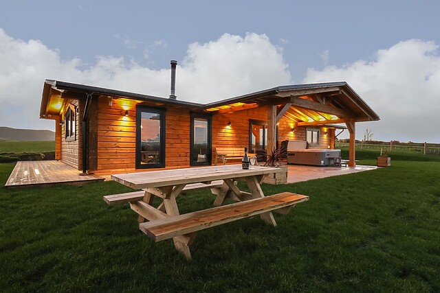 One of the best log cabins with hot tubs in Mid Wales, all on one level at Aberhosan