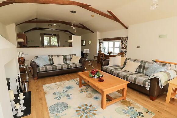 Crosscombe Barn
