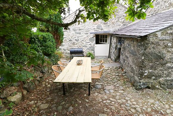 Nant Bach