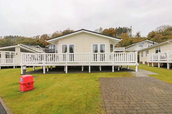 Cwtch Lodge 42