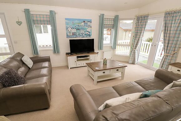 Cwtch Lodge 42