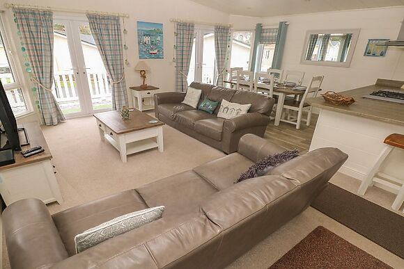 Cwtch Lodge 42