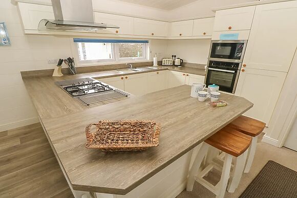 Cwtch Lodge 42