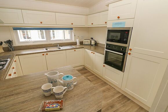 Cwtch Lodge 42