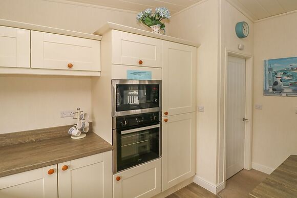 Cwtch Lodge 42
