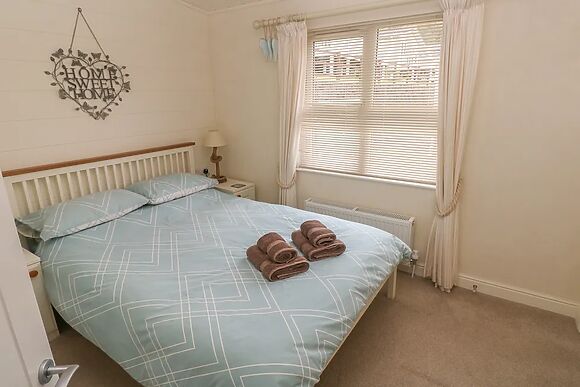 Cwtch Lodge 42