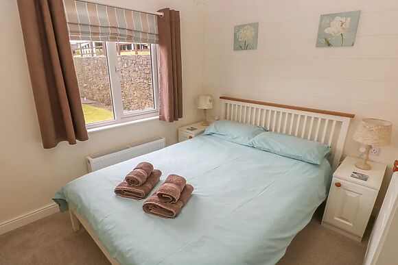 Cwtch Lodge 42