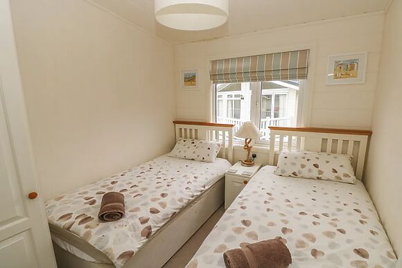 Cwtch Lodge 42