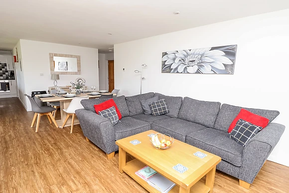 No.6 at Sunset Lodge