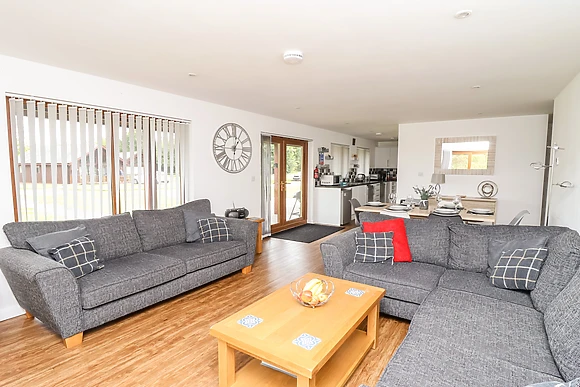 No.6 at Sunset Lodge