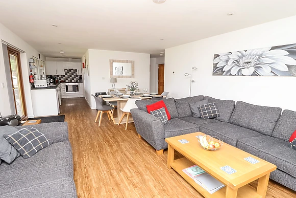 No.6 at Sunset Lodge