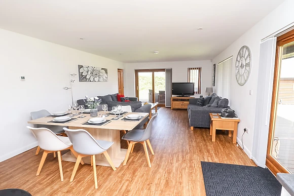 No.6 at Sunset Lodge