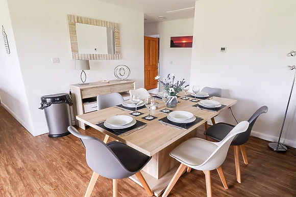 No.6 at Sunset Lodge