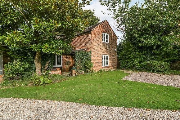 The Coach House Apartment