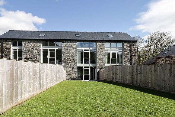 2 Pensyflog Barns