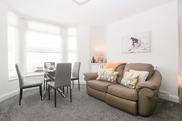 76a Mackworth Road